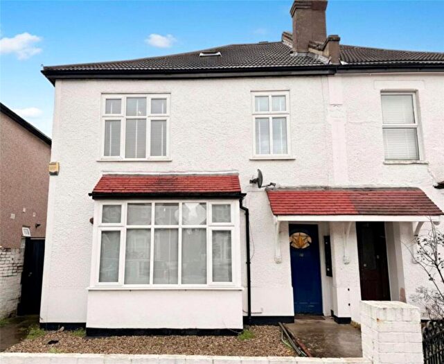 2 Bedroom Apartment To Rent In Farnley Road, London, SE25