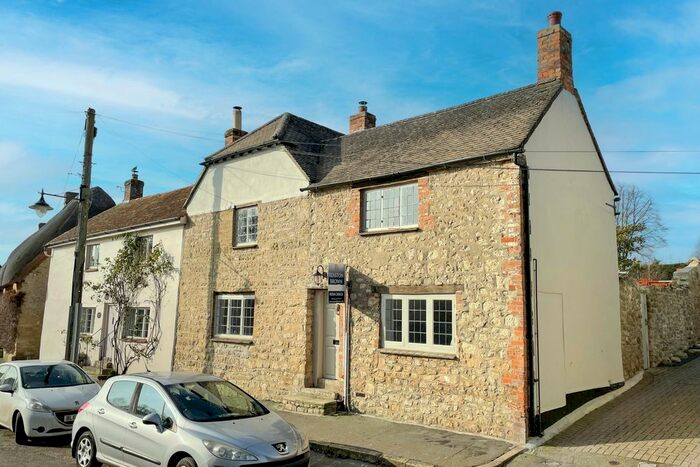 4 Bedroom Cottage To Rent In High Street, Long Crendon, Buckinghamshire, HP18