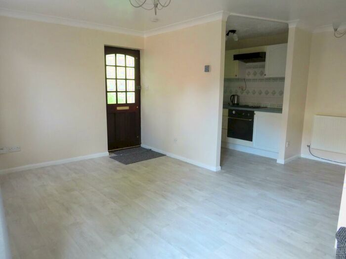 2 Bedroom House To Rent In Winnington Close, Northampton, NN3