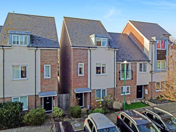 4 Bedroom End Of Terrace House For Sale In Rainbow Square, Shoreham-by-Sea, BN43