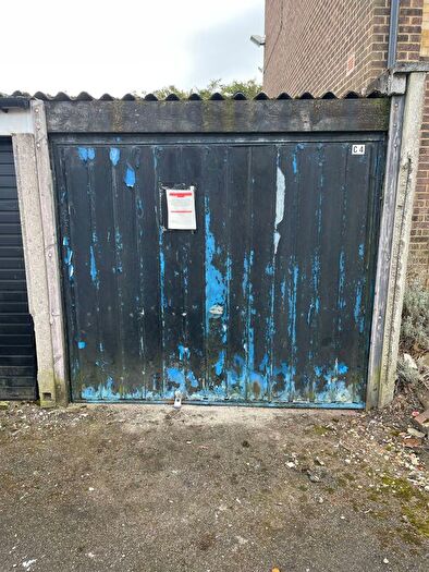 Garage / Parking To Rent In Windsor Court, London, N14