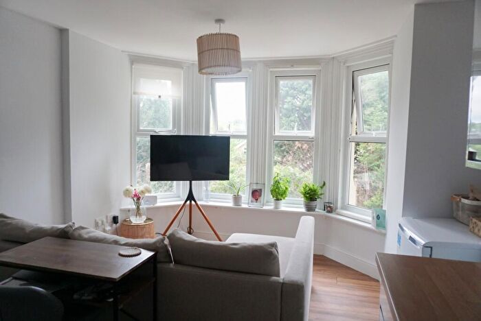 1 Bedroom Apartment To Rent In , Third Avenue, NG7