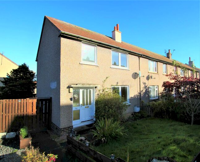 3 Bedroom End Of Terrace House To Rent In Abercairney Crescent, Maddiston, FK2