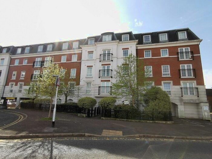 2 Bedroom Flat To Rent In Station Approach, Epsom, Surrey., KT19