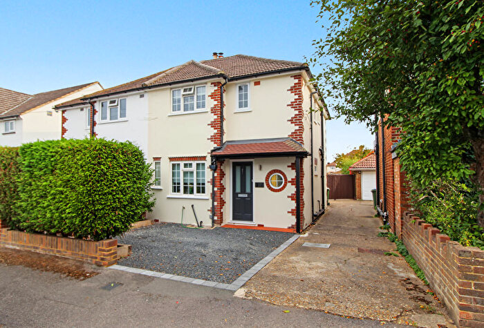 3 Bedroom Semi-Detached House For Sale In Pembroke Avenue, Hersham, Walton-on-thames, Surrey, KT12