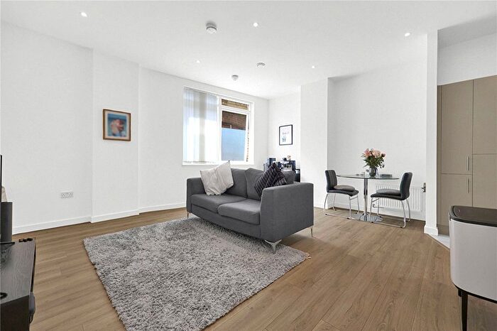 2 Bedroom Flat To Rent In Vitruvian Court, Limehouse, E14