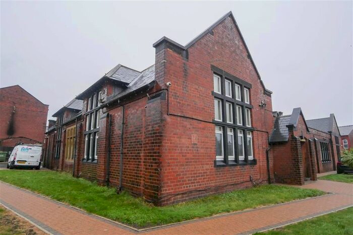 2 Bedroom Flat To Rent In Armley Lodge Road, Armley, LS12