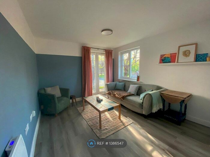 2 Bedroom Flat To Rent In Milwain Road, Manchester, M19