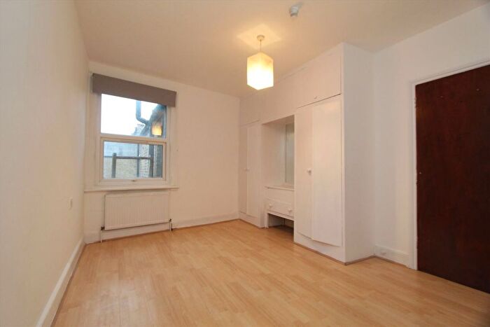 4 Bedroom Flat To Rent In Stanley Road, Teddington, TW11