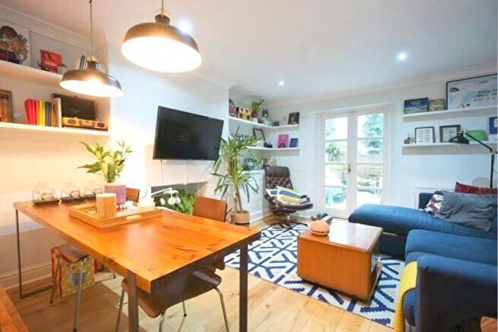 2 Bedroom Flat To Rent In Central Hill, London, SE19