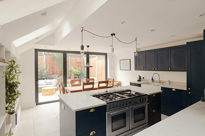 3 Bedroom Terraced House For Sale In Linnell Road, Camberwell, SE5