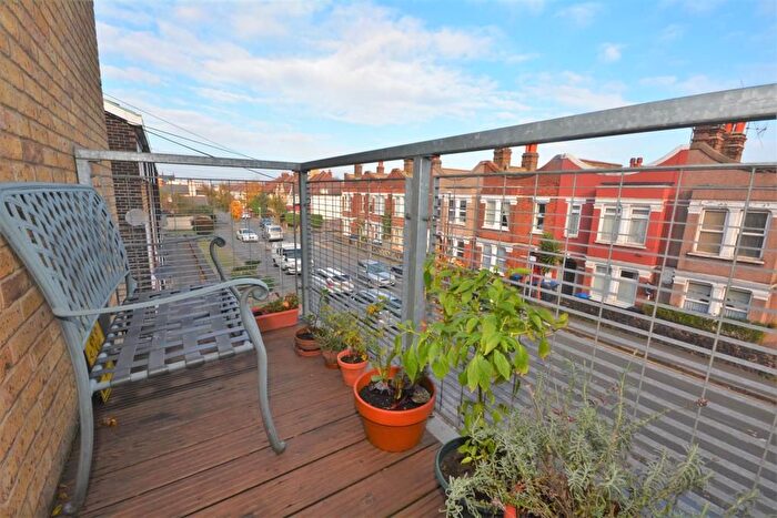 1 Bedroom Flat To Rent In Abbey Road, London, SW19