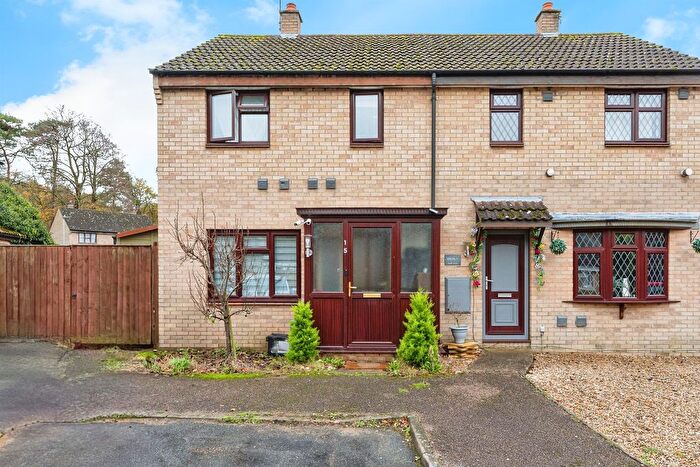 3 Bedroom Semi Detached House For Sale In Willow Close, Brandon, IP27