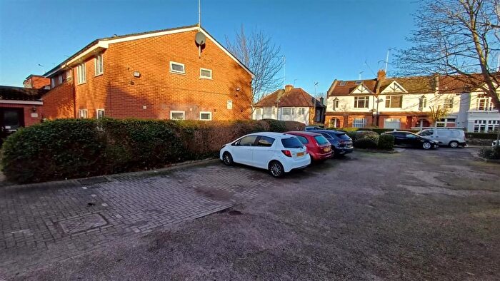 1 Bedroom Flat For Sale In Newton Avenue, London, N10