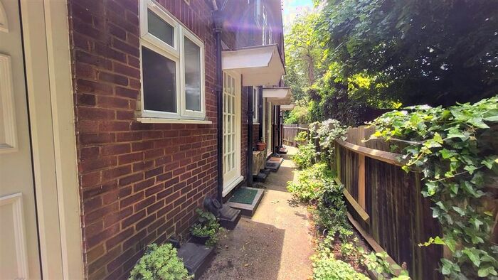 1 Bedroom Flat To Rent In Culloden Road, Enfield, EN2