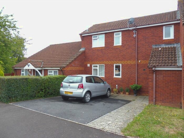 2 Bedroom Property To Rent In Lapwing Close, TA24