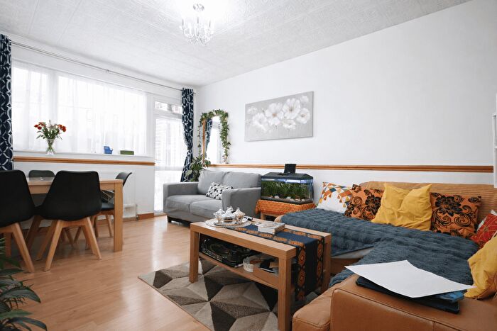 3 Bedroom Flat For Sale In Lowder House, Wapping Lane, London, E1W