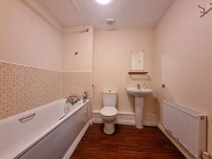 2 Bedroom Flat For Sale In Gladstone Mews, Warrington, WA2