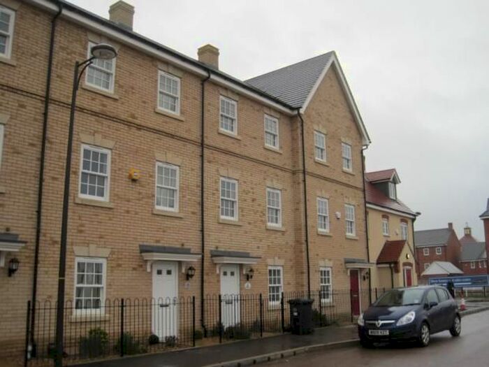 3 Bedroom Town House To Rent In Brooklands Avenue, Wixams, MK42