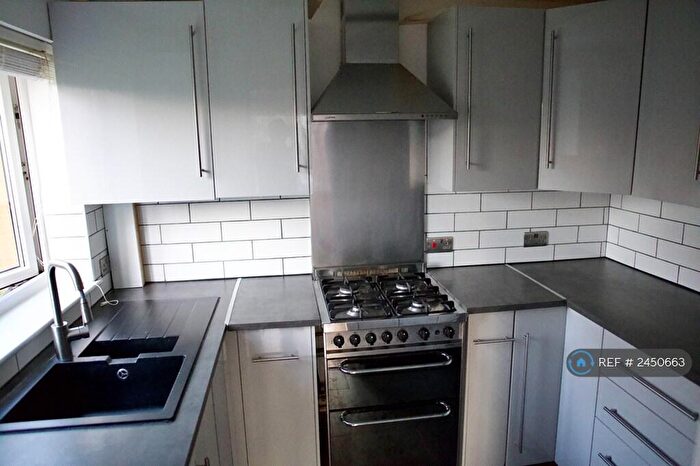 2 Bedroom Flat To Rent In Claire Court, Cheshunt, EN8