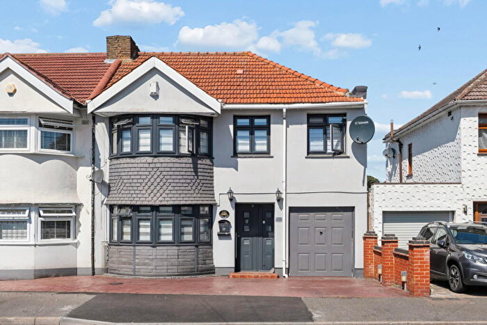 4 Bedroom Semi Detached House For Sale In Gipsy Road, Welling, DA16