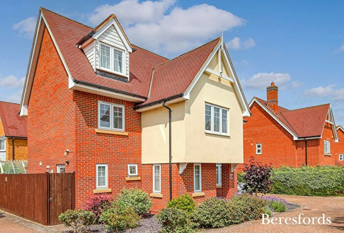 6 Bedroom Detached House For Sale In Woodlands Walk, Dunmow, CM6