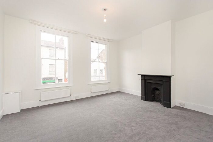 3 Bedroom Flat To Rent In Fulham Palace Road, London, W6