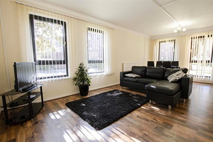 2 Bedroom Apartment To Rent In Dalloway Close, Birmingham, West Midlands, B5