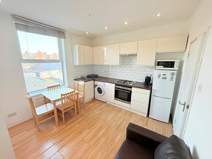 2 Bedroom Flat To Rent In Hornsey Road London, N7