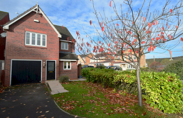 3 Bedroom Detached House To Rent In Middlewood Drive East, Sheffield, S6