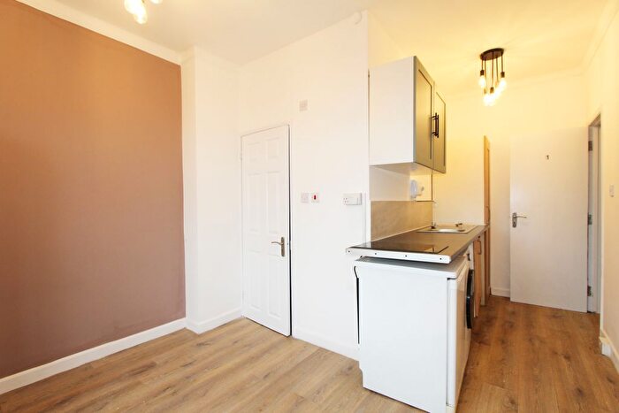 Studio To Rent In Bell Lane, London, NW4