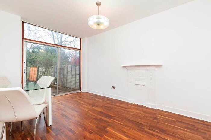 2 Bedroom Flat To Rent In Chichele Road, London, NW2