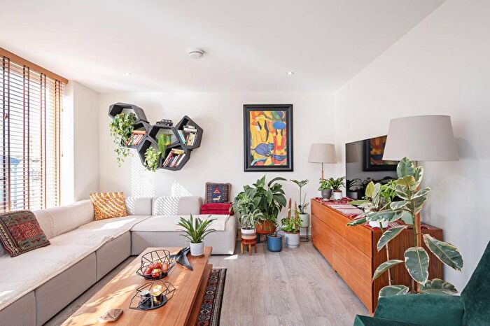 2 Bedroom Flat For Sale In Ruckholt Road, Leyton, London, E10