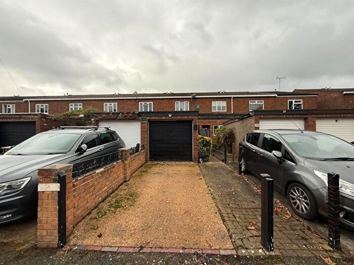 2 Bedroom House To Rent In Standard Road, Enfield, EN3