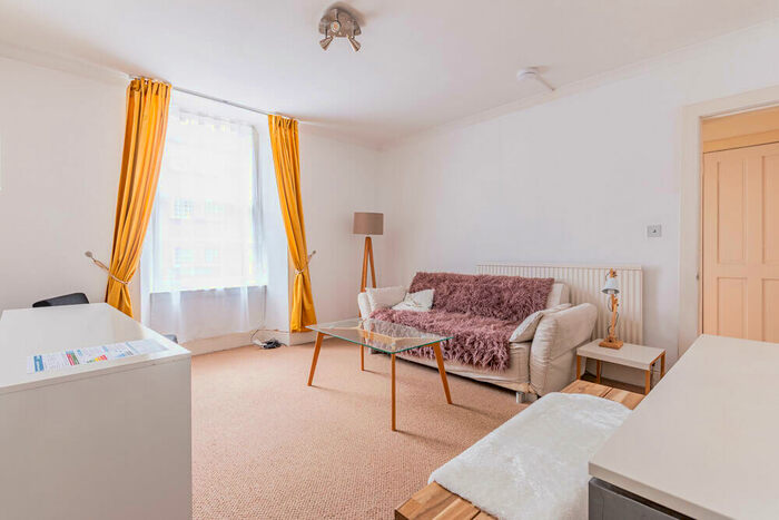 2 Bedroom Flat To Rent In L &#; Causewayside, Edinburgh, EH9