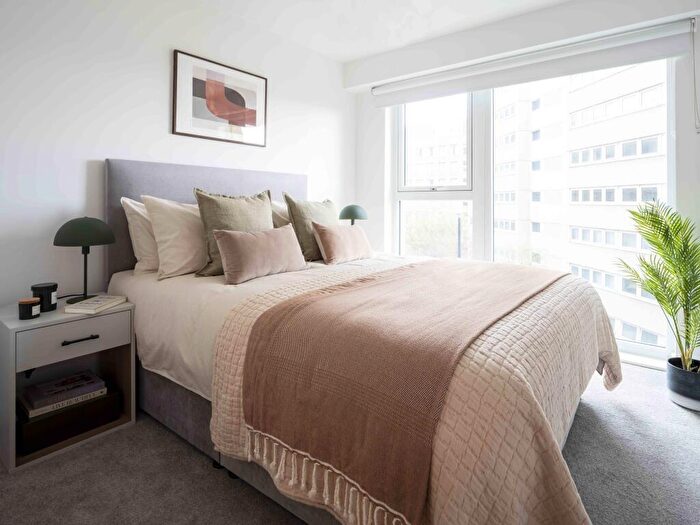 2 Bedroom Flat To Rent In Gough Street, Birmingham, B1