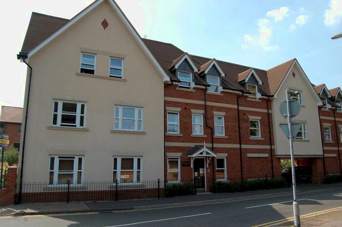 2 Bedroom Flat To Rent In Crouch Oak Lane, Addlestone, KT15