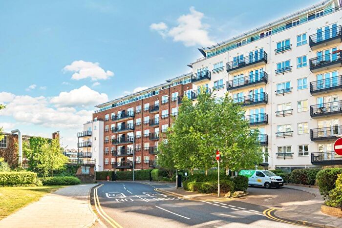 2 Bedroom Flat To Rent In Seven Kings Way, Kingston Upon Thames, Surrey, KT2