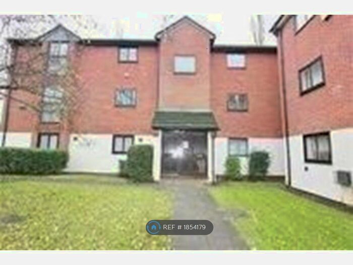 2 Bedroom Flat To Rent In Wheatley Close, Hendon, NW4