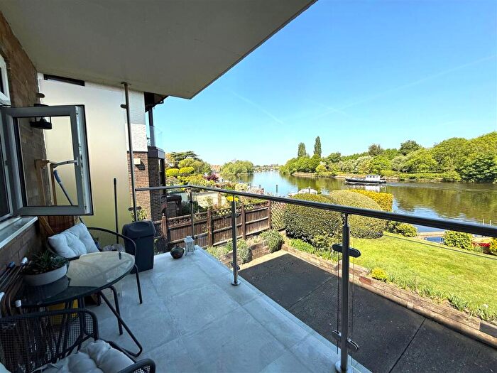 2 Bedroom Apartment To Rent In Queens Drive, Thames Ditton, KT7