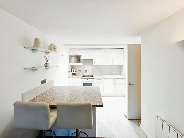 2 Bedroom Property To Rent In Riverside Way, Leeds, West Yorkshire, LS1