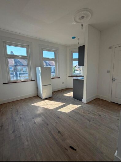 1 Bedroom Flat To Rent In Eldon Road, Wood Green, Haringey, London, N22