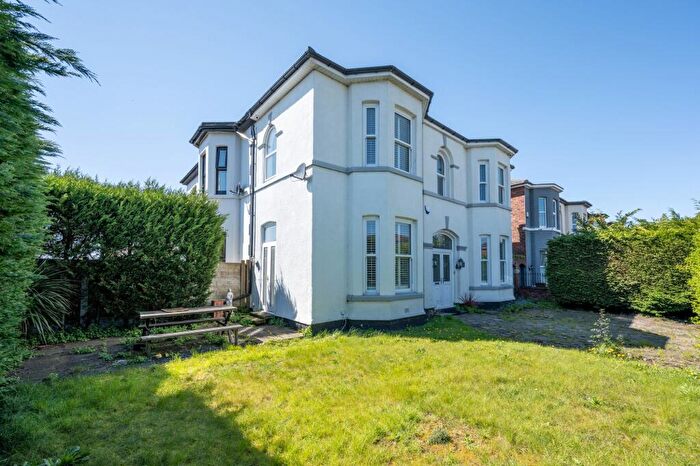 4 Bedroom Semi-Detached House For Sale In Southbank Road, Southport, PR8