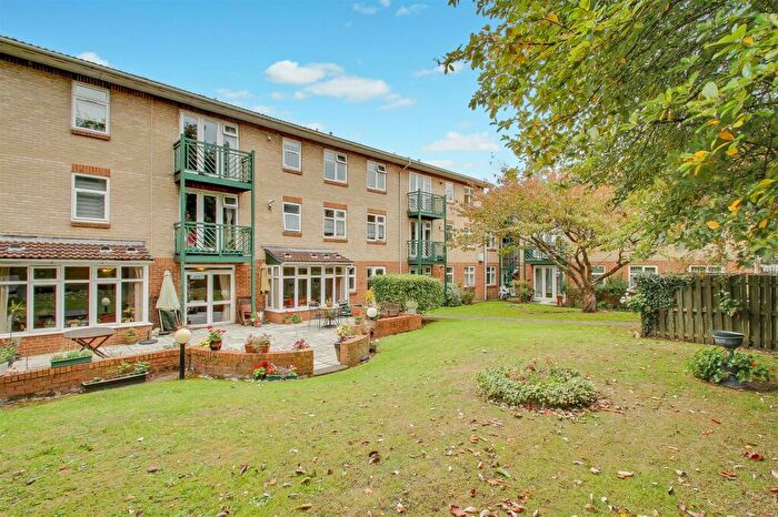 2 Bedroom Retirement Property For Sale In Friern Barnet Lane, London, N20