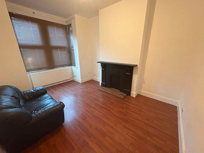 3 Bedroom Terraced House To Rent In Queens Road, London, N11