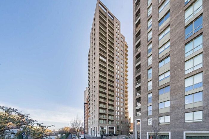 1 Bedroom Flat For Sale In Heartwood Boulevard, Acton, W3