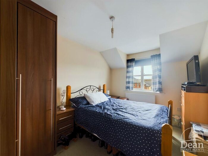 2 Bedroom Coach House For Sale In Listers Place, Cinderford, GL14