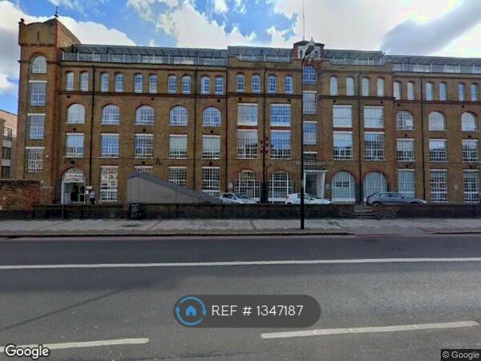 Studio To Rent In Clapham Road, London, SW9