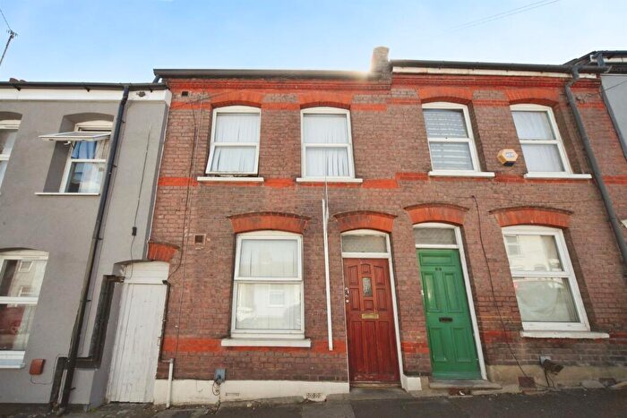 2 Bedroom Terraced House For Sale In Hampton Road, Luton, LU4