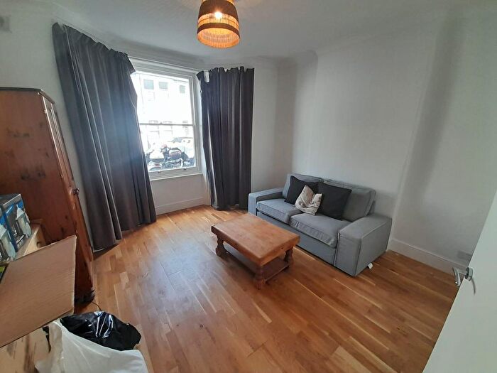 1 Bedroom Flat To Rent In Kingwood Road, Fulham, London, SW6